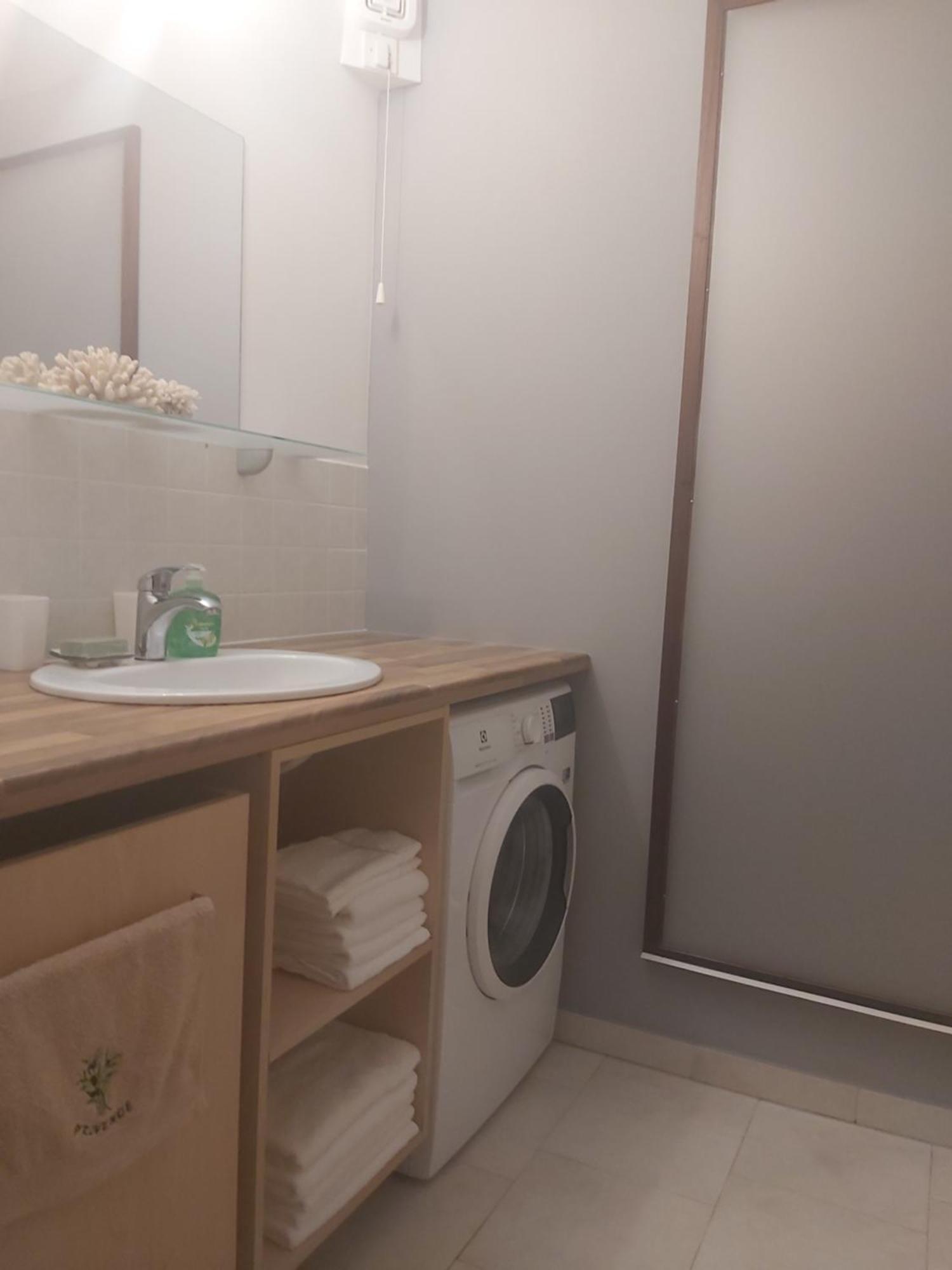 Apartman Luce With Shared Pool Zadar Bagian luar foto